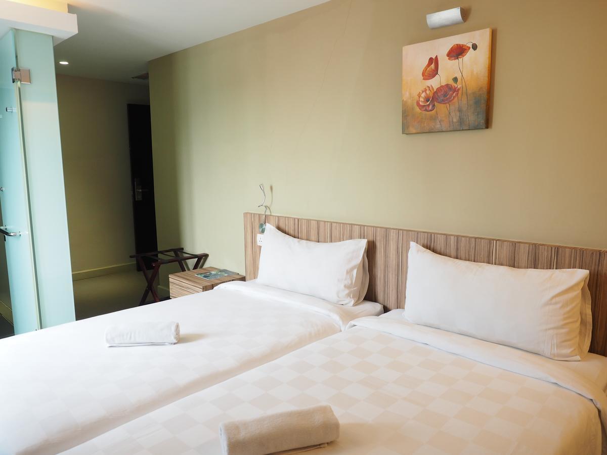 Mornington Hotel Medan Ipoh Bagian luar foto