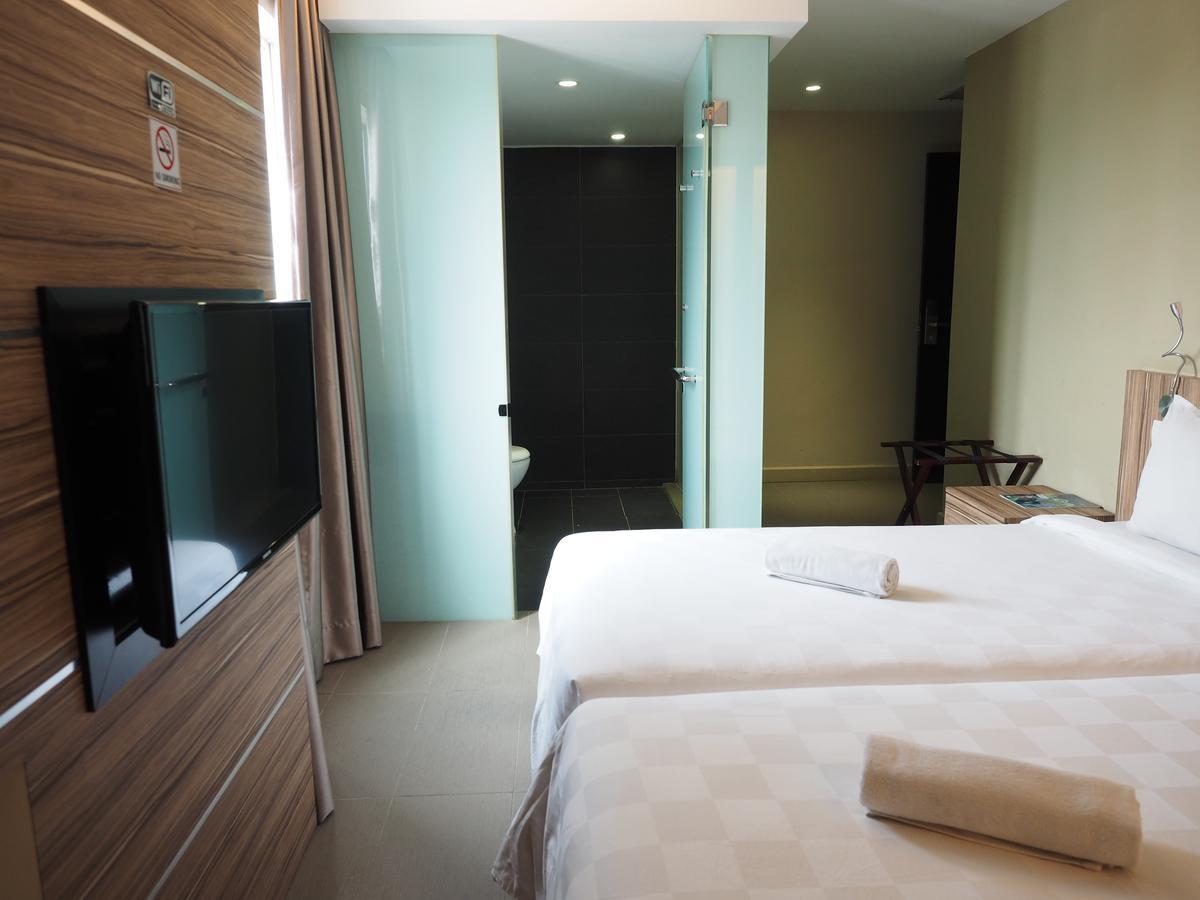 Mornington Hotel Medan Ipoh Bagian luar foto