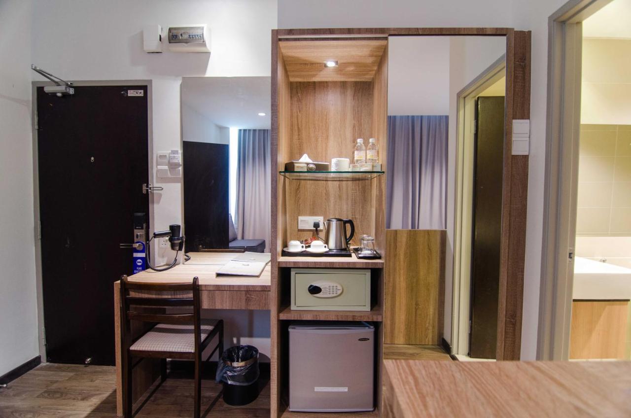 Mornington Hotel Medan Ipoh Bagian luar foto